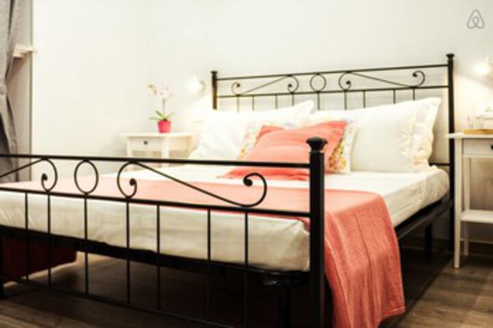 Room 6 of 24