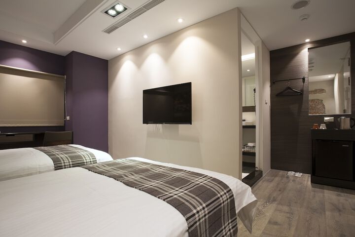Room 13 of 36
