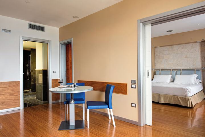 Room 19 of 73