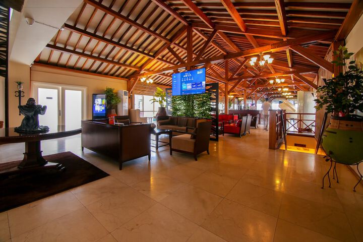 Entrance & Lobby