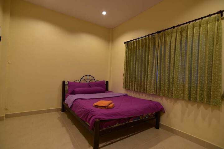 Room 6 of 16