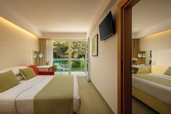 Room 27 of 70