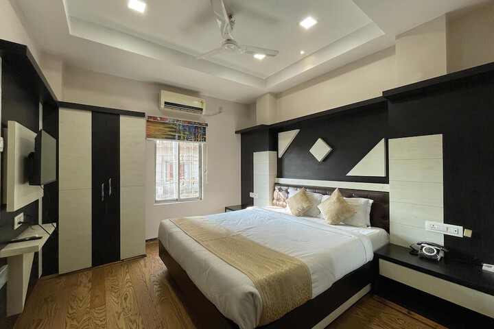 Room 8 of 11