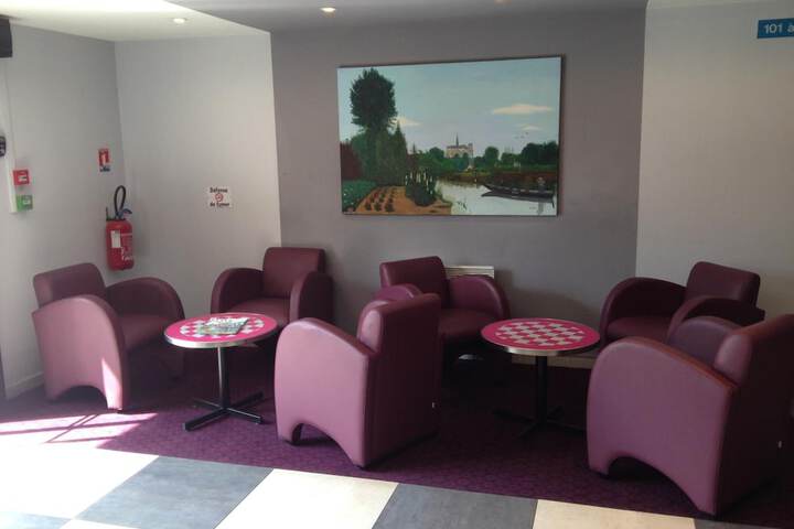Entrance & Lobby