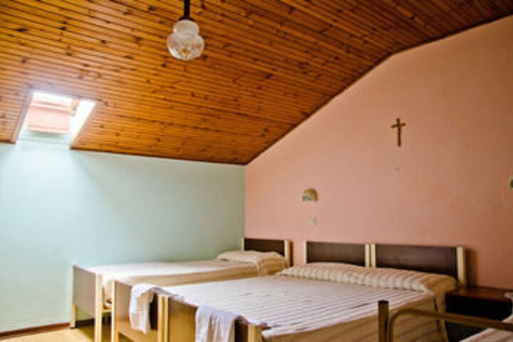 Room 8 of 16