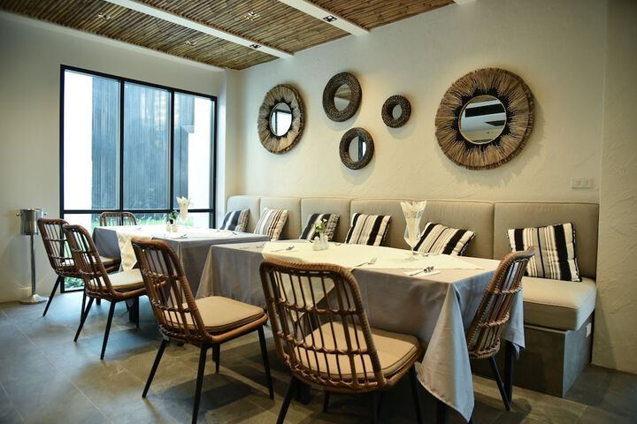 Dining 69 of 105