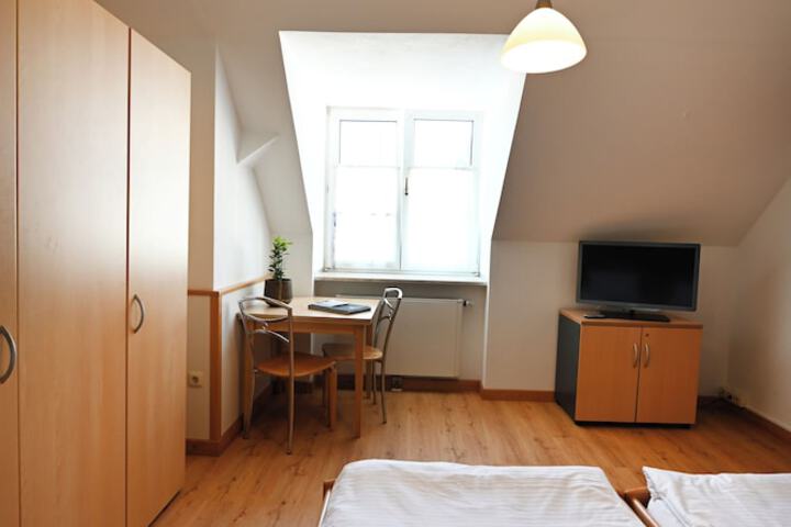 Room 10 of 31