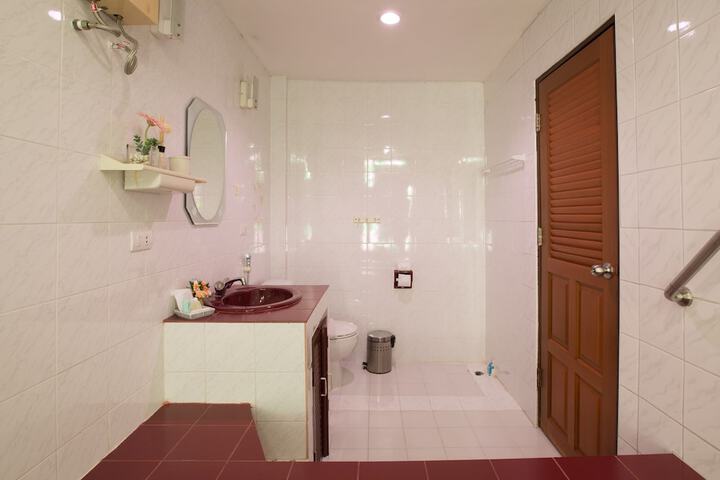 Room 40 of 61