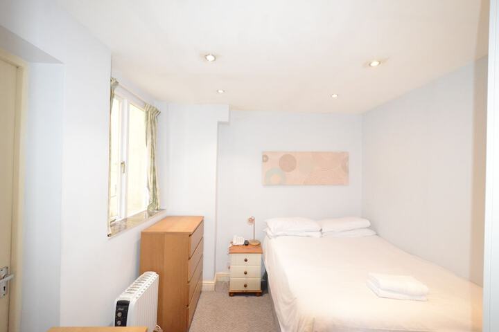 Room 49 of 371