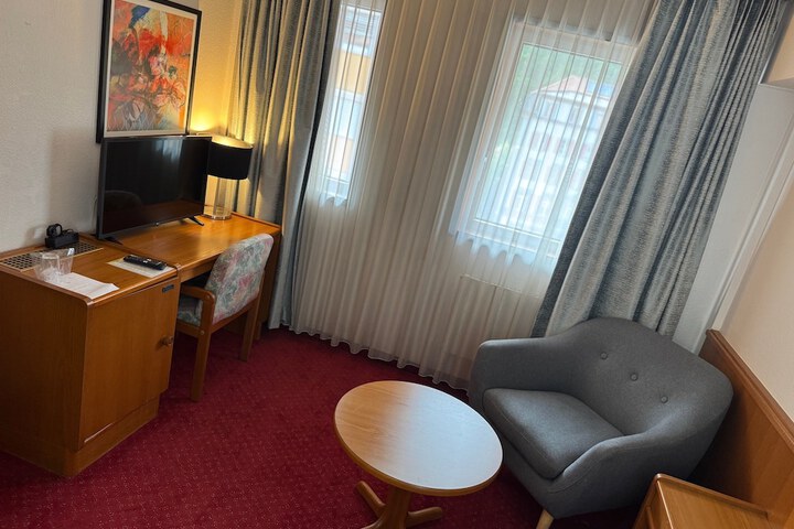 Room 11 of 32