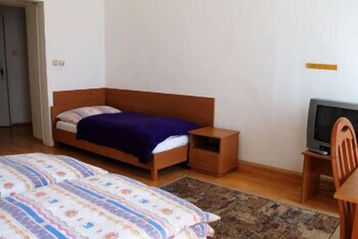 Room 9 of 31