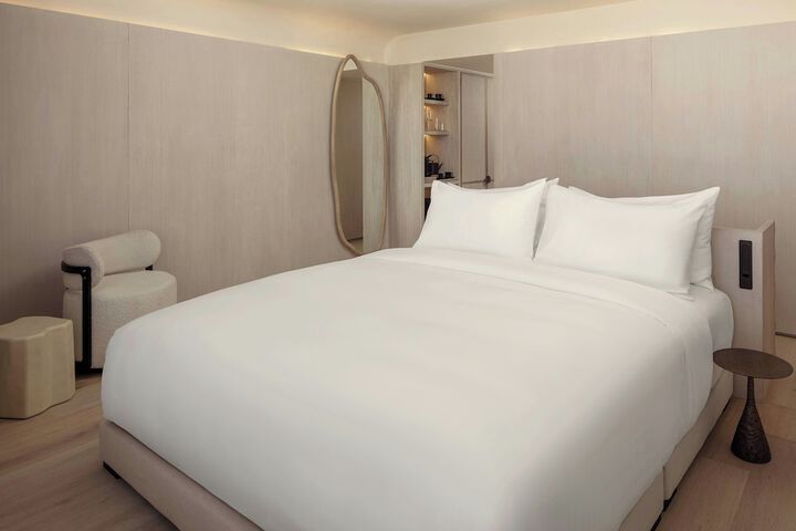 Room 10 of 75