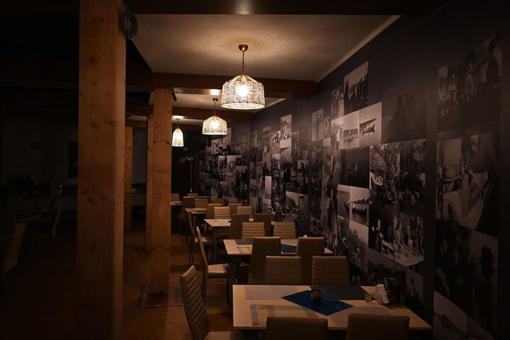 Dining 8 of 14