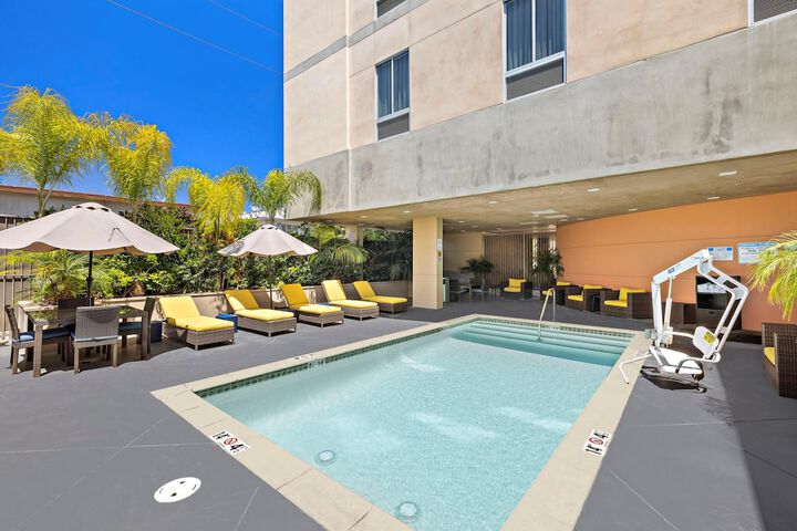 Hotel with Pool