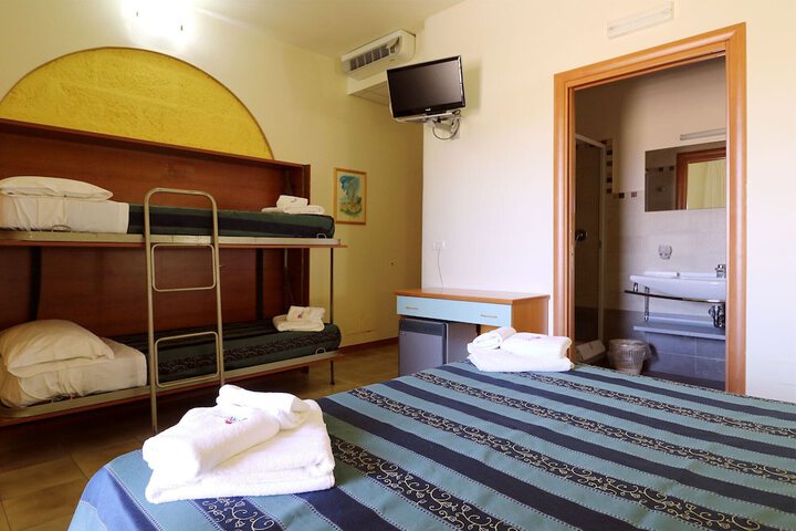 Room 68 of 150