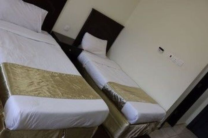 Room 10 of 27