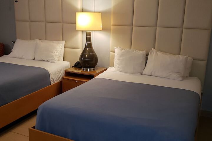 Executive Double Room 2 Queen Beds Pool View Garden Area (5 of 5)