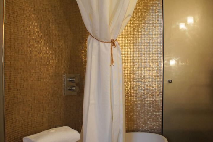 Room 16 of 25