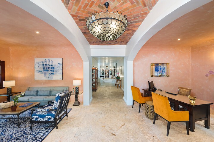 Ballroom/Hall 86 of 107