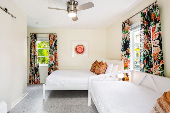 Room 35 of 142