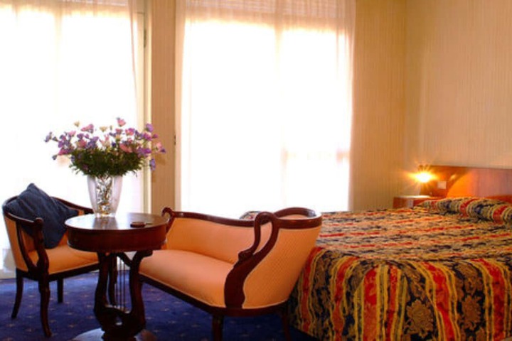 Room 10 of 47