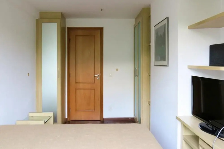 Room 6 of 33