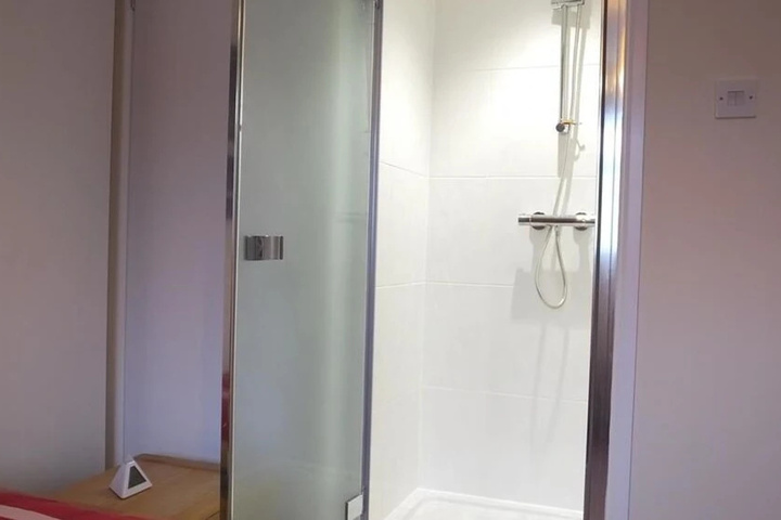 Room 7 of 18