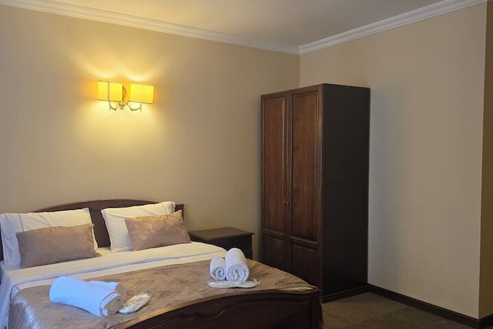 Room 30 of 47