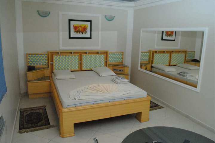 Room 13 of 43