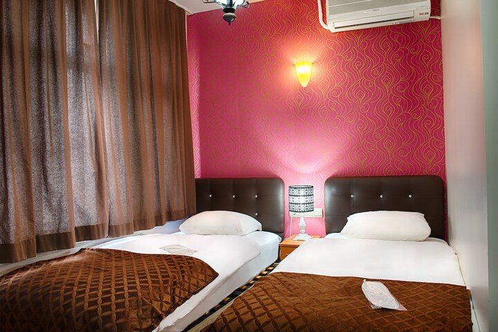 Room 12 of 24