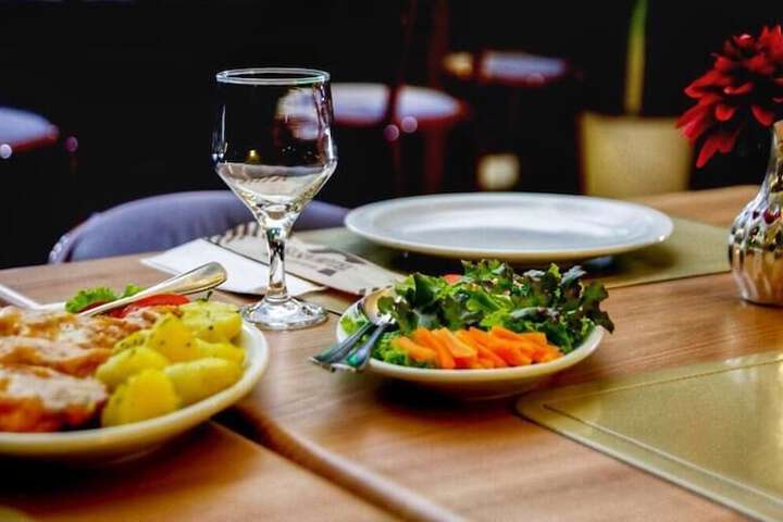 Dining 45 of 67