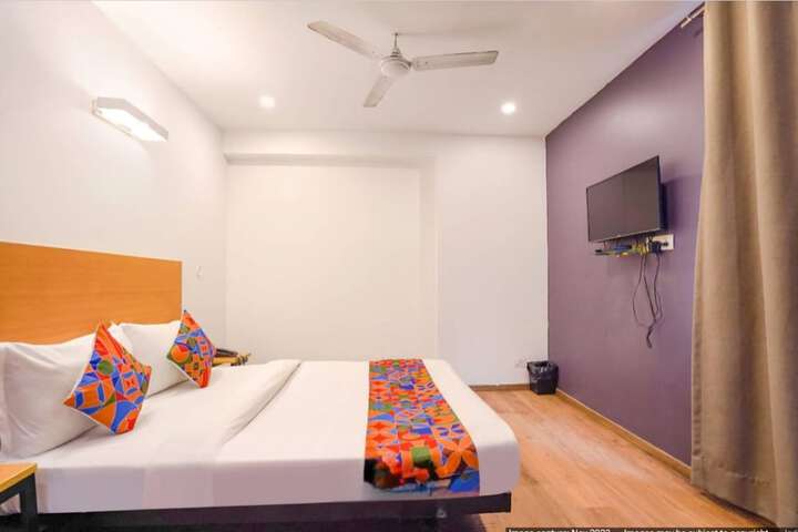 Room 6 of 16