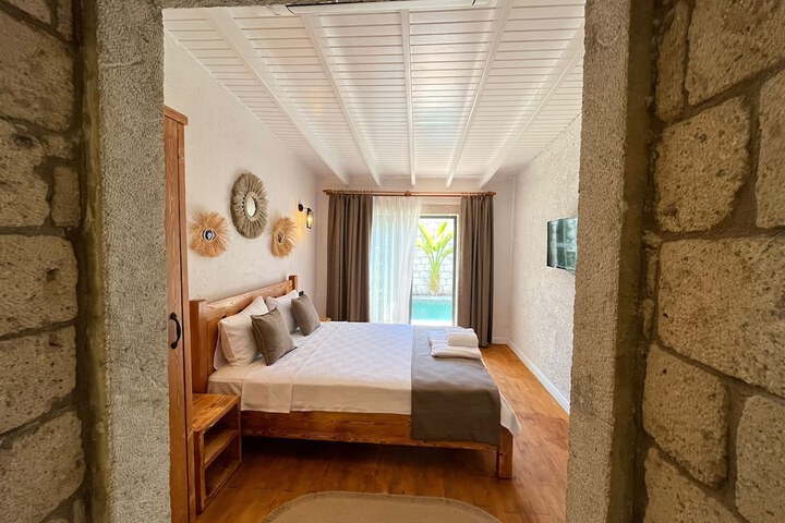 Room 16 of 46