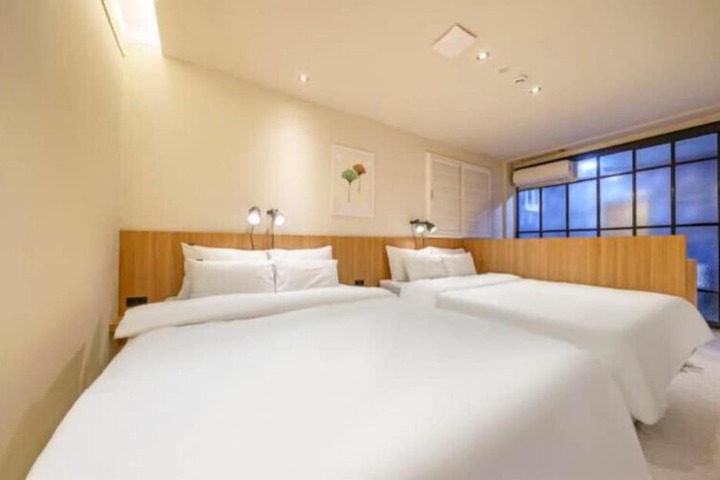 Room 27 of 48