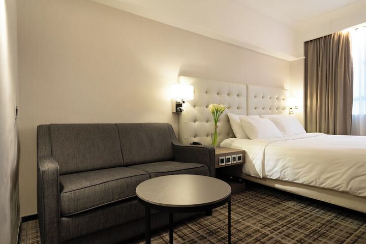 Room 10 of 52