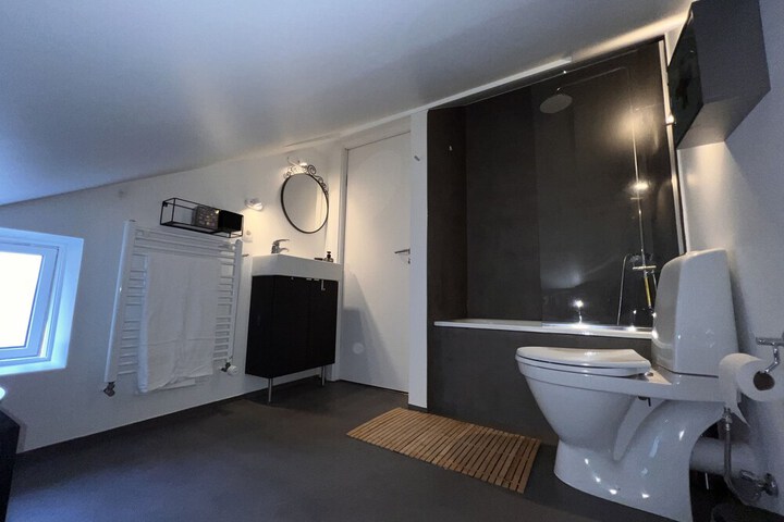Room 43 of 59