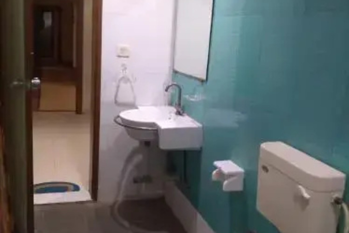 Room 9 of 15