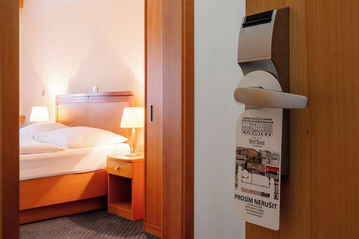 Room 16 of 77