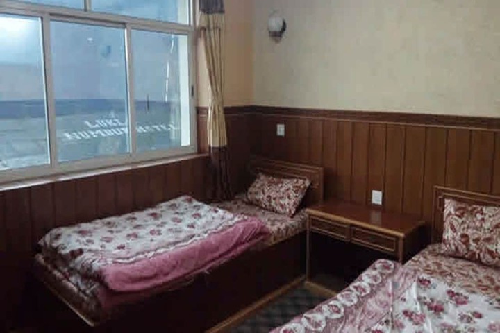 Room 5 of 8