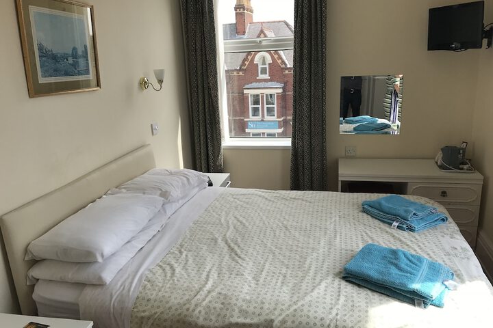 Room 7 of 14