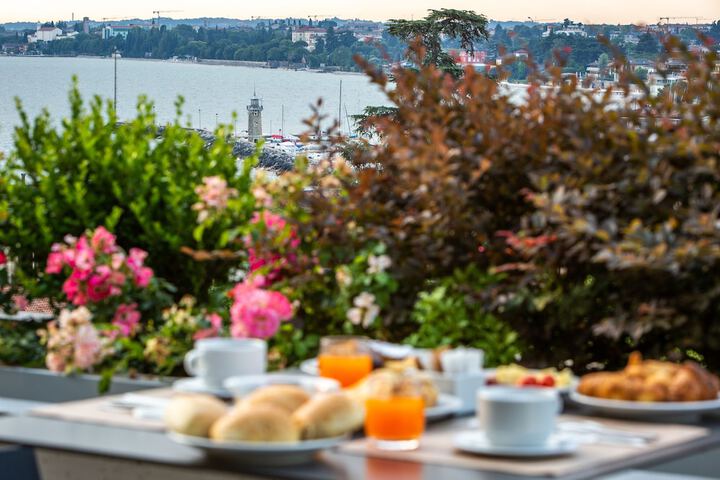 Breakfast/Coffee Service 37 of 46