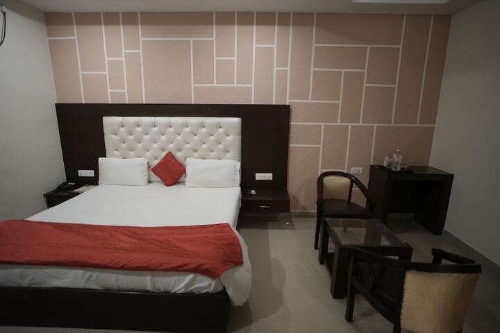 Room 9 of 24