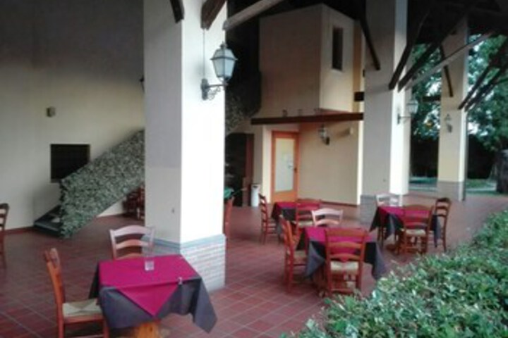 Dining 12 of 13