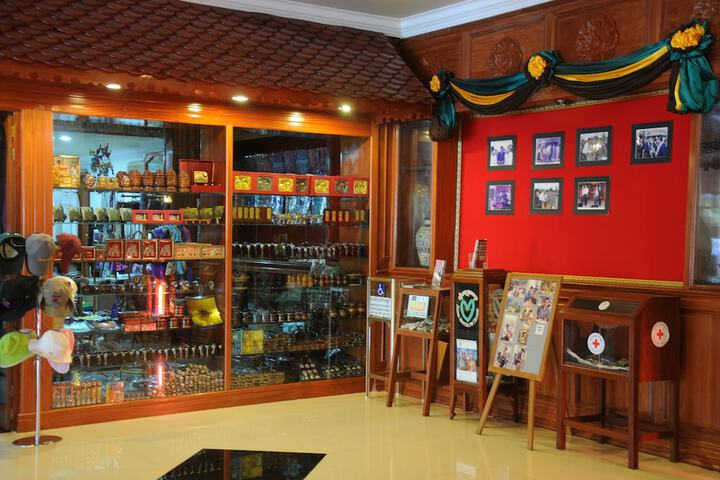 Gift Shop 38 of 53