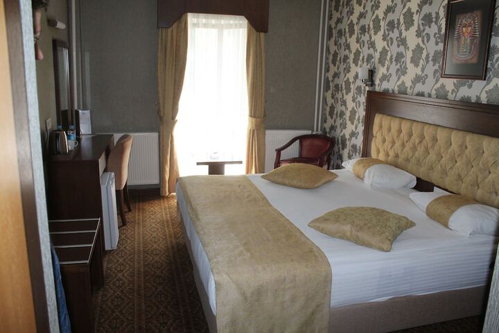 Room 9 of 27