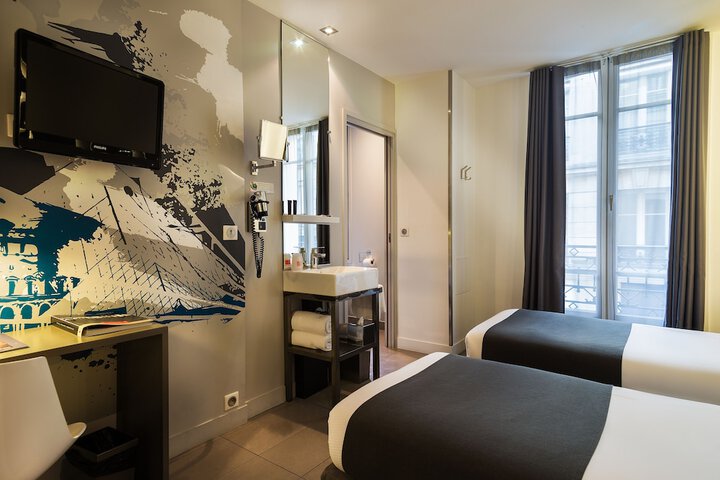 Room 5 of 32