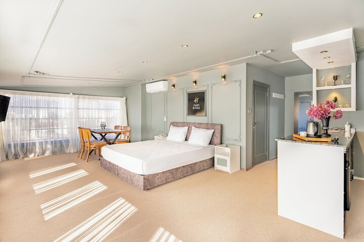 Room 27 of 47