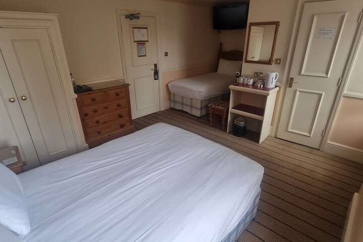 Room 9 of 33