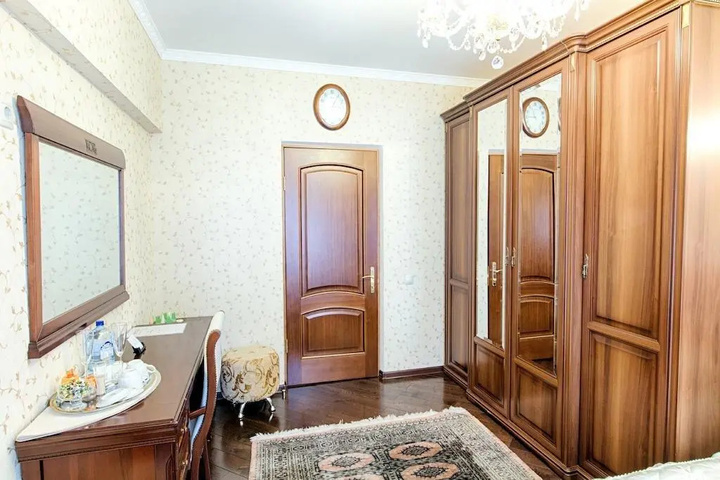 Room 5 of 13