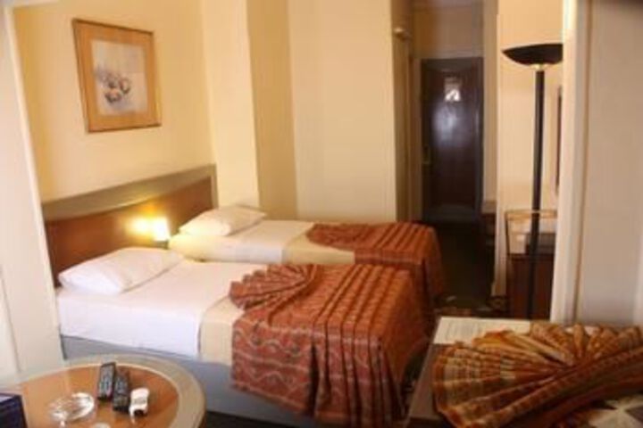 Room 15 of 25
